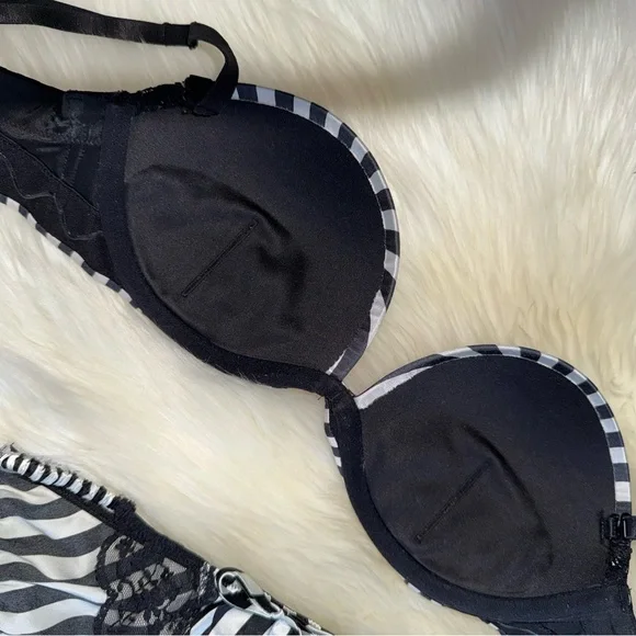 34B/S RARE Vs Victoria Secret Black & White Striped VERY SEXY multi-way push up - Picture 8 of 15